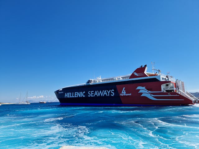 découvrez la signification d'un rêve avec un yacht selon l'interprétation islamique et ce que ce symbole représente dans votre subconscient.